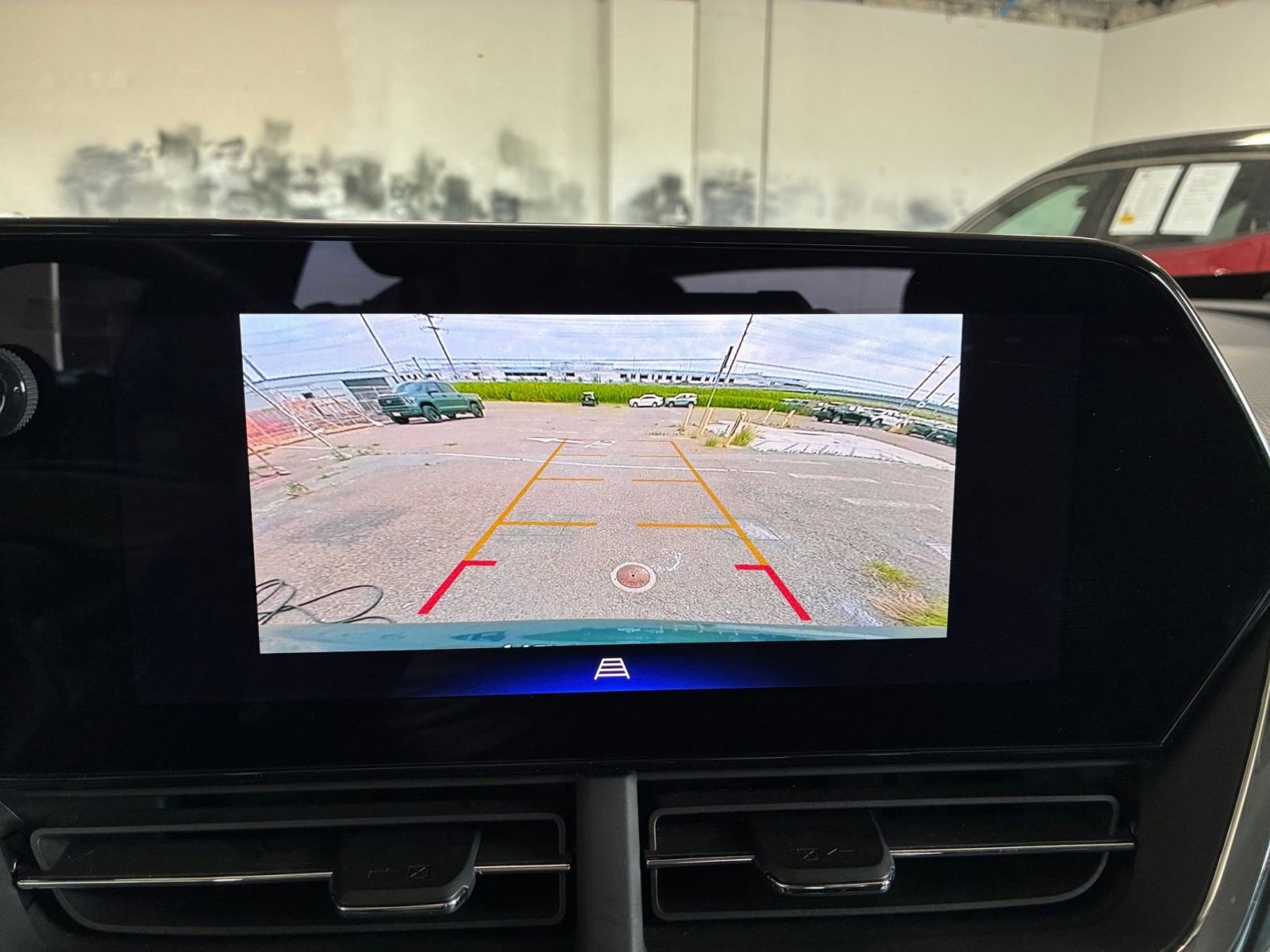 Used 2025 Chevrolet Trax LT w/ LT Convenience Package FWD image 22