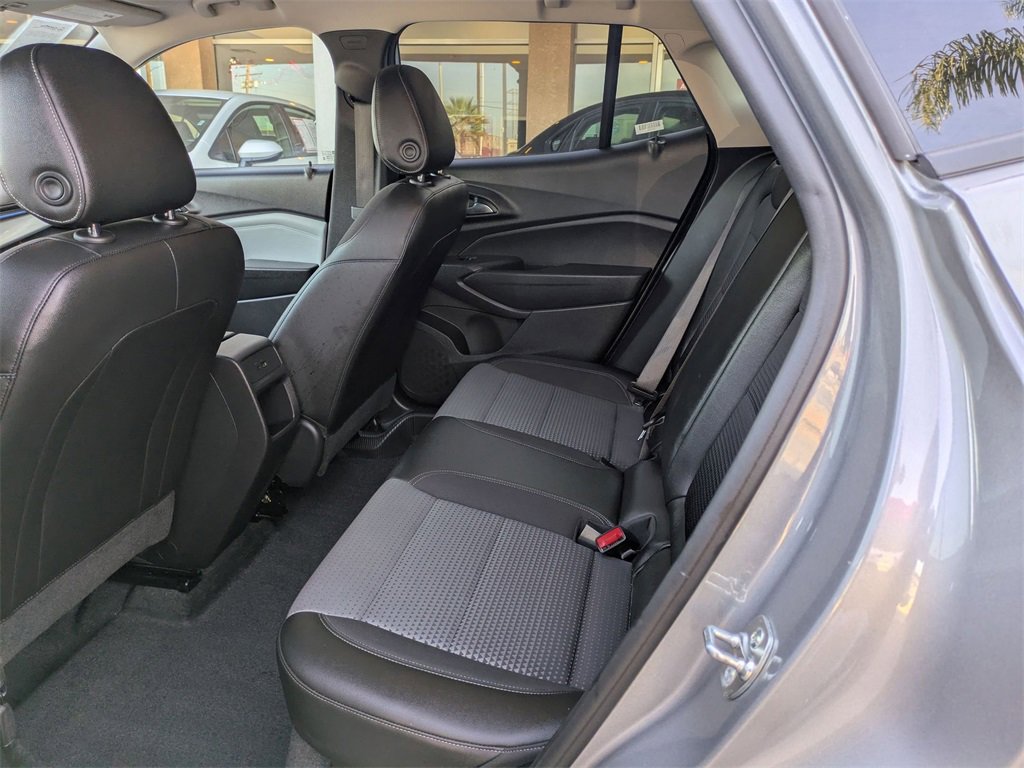 Used 2025 Chevrolet Trax LT w/ LT Convenience Package image 28