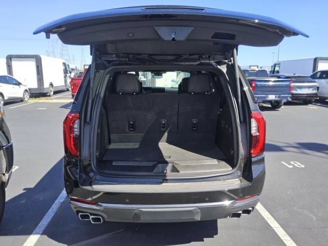 Used 2025 GMC Yukon Denali Ultimate AWD/4WD image 10