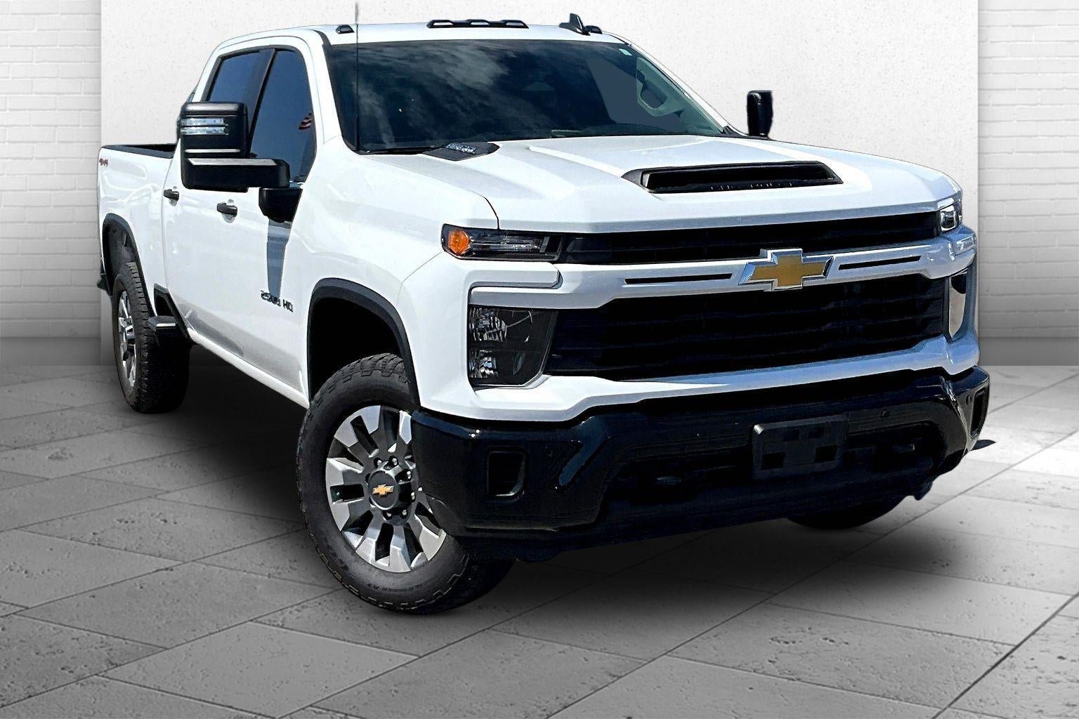 Used 2025 Chevrolet Silverado 2500 Custom w/ Custom Value Package AWD/4WD image 1