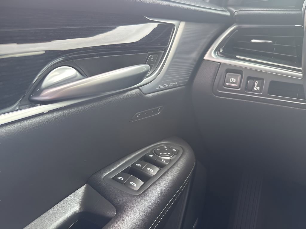 Used 2025 Cadillac XT5 Premium Luxury image 30