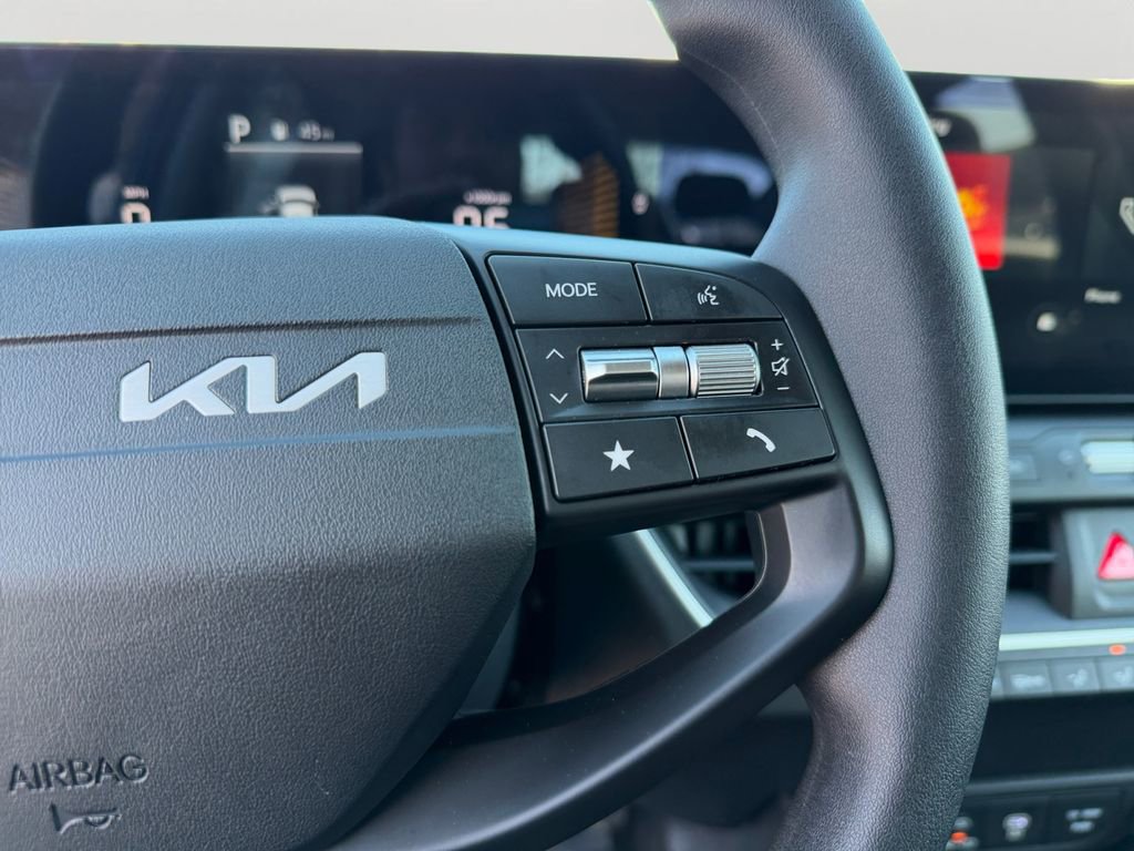 Used 2025 Kia K4 LXS image 20