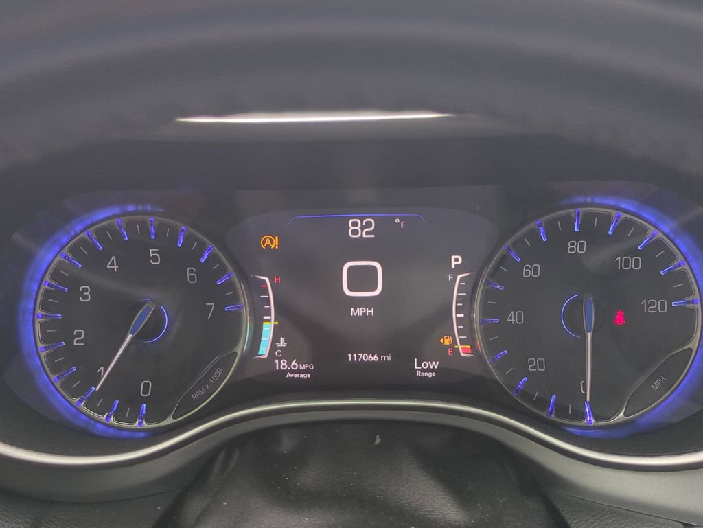 Used 2020 Chrysler Pacifica Touring w/ Advanced Safetytec Group FWD image 29