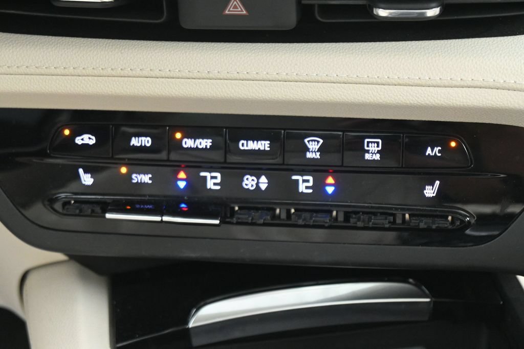Used 2021 Buick Envision Essence AWD/4WD image 18