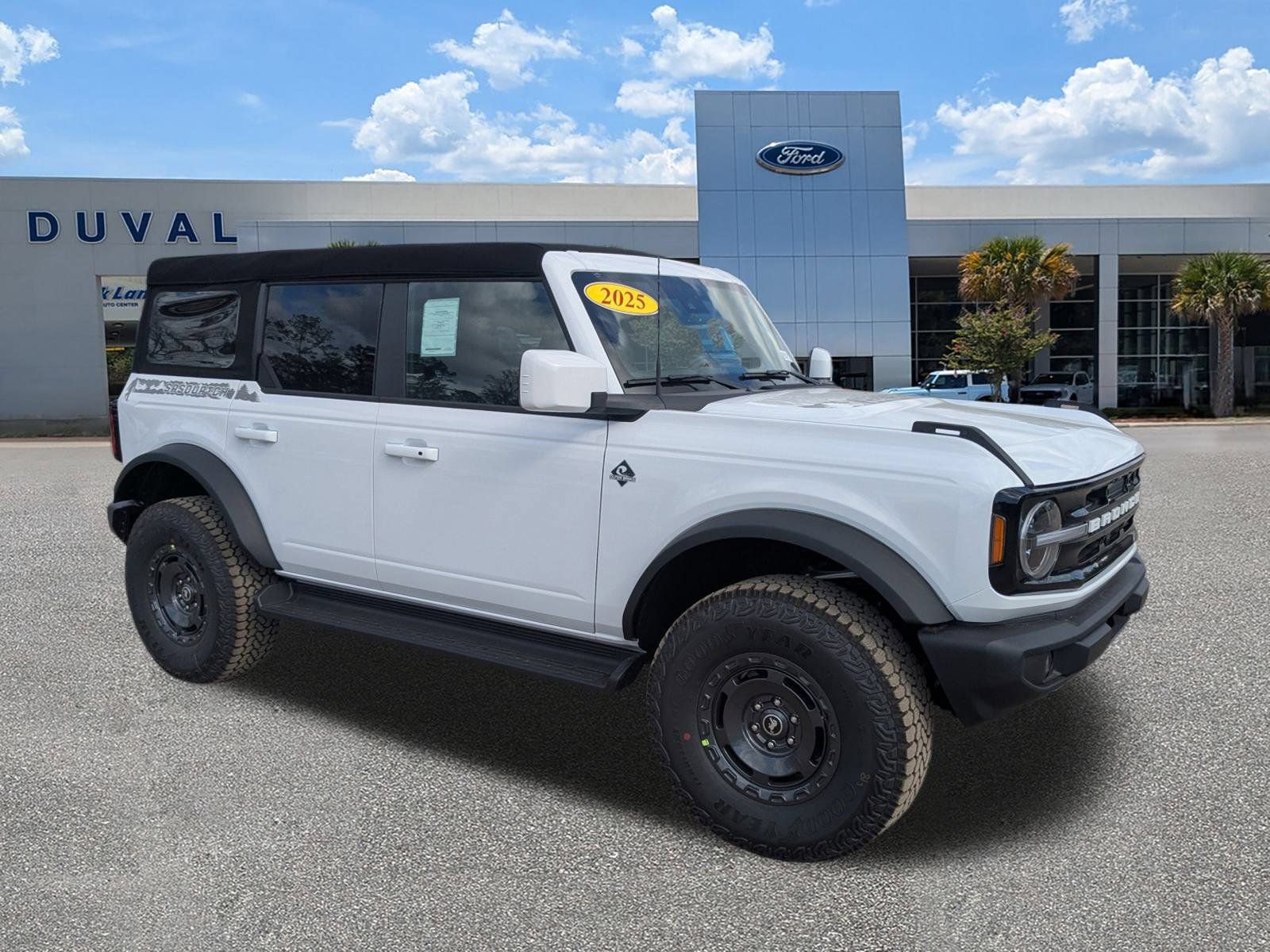 New 2025 Ford Bronco Outer Banks w/ Sasquatch Package AWD/4WD image 2