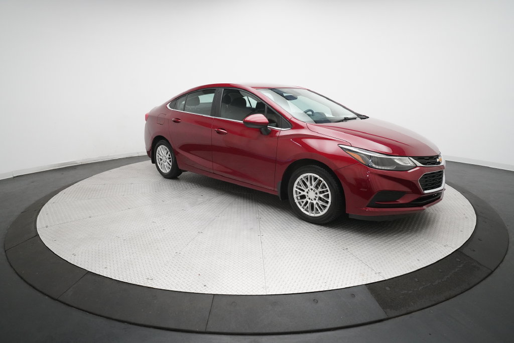 Used 2018 Chevrolet Cruze LT w/ Convenience Package FWD image 34