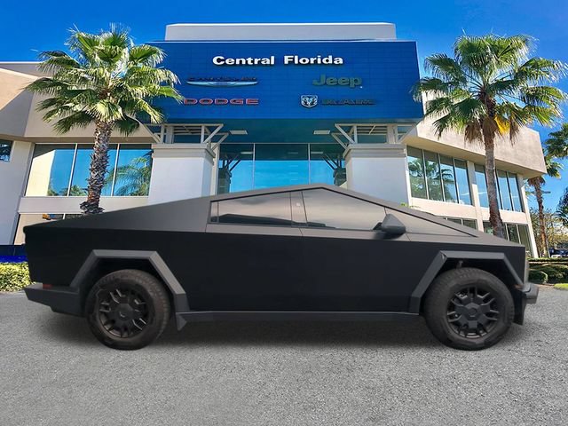 Used 2024 Tesla Cybertruck AWD Crew Cab image 4