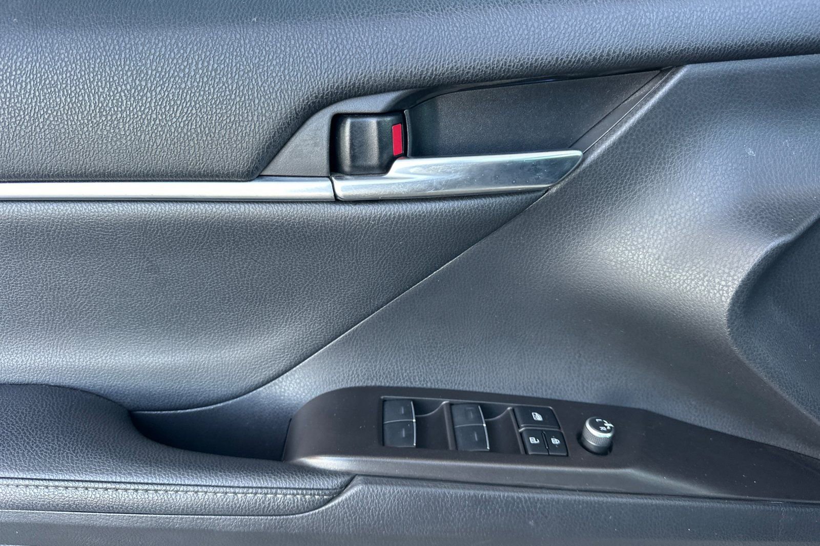 Used 2023 Toyota Camry XLE image 11