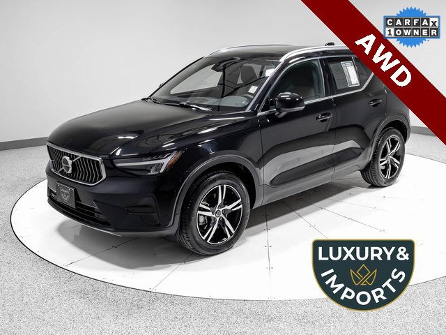 Used 2025 Volvo XC40 B5 Core image 1