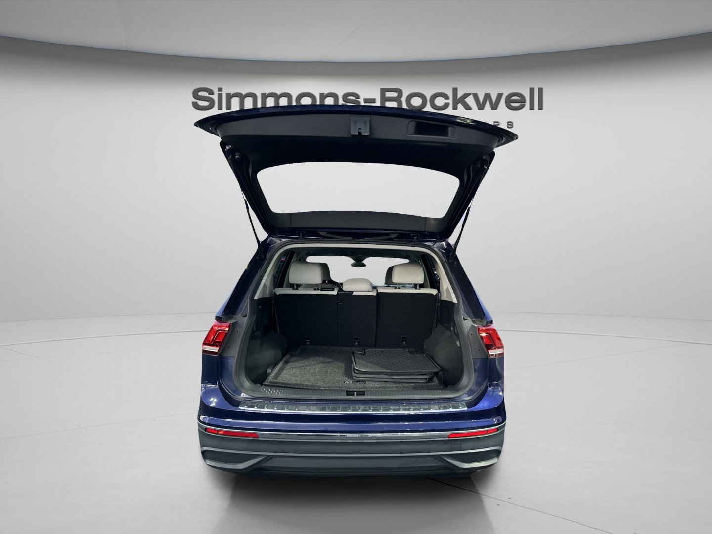 Used 2022 Volkswagen Tiguan SE AWD/4WD image 48