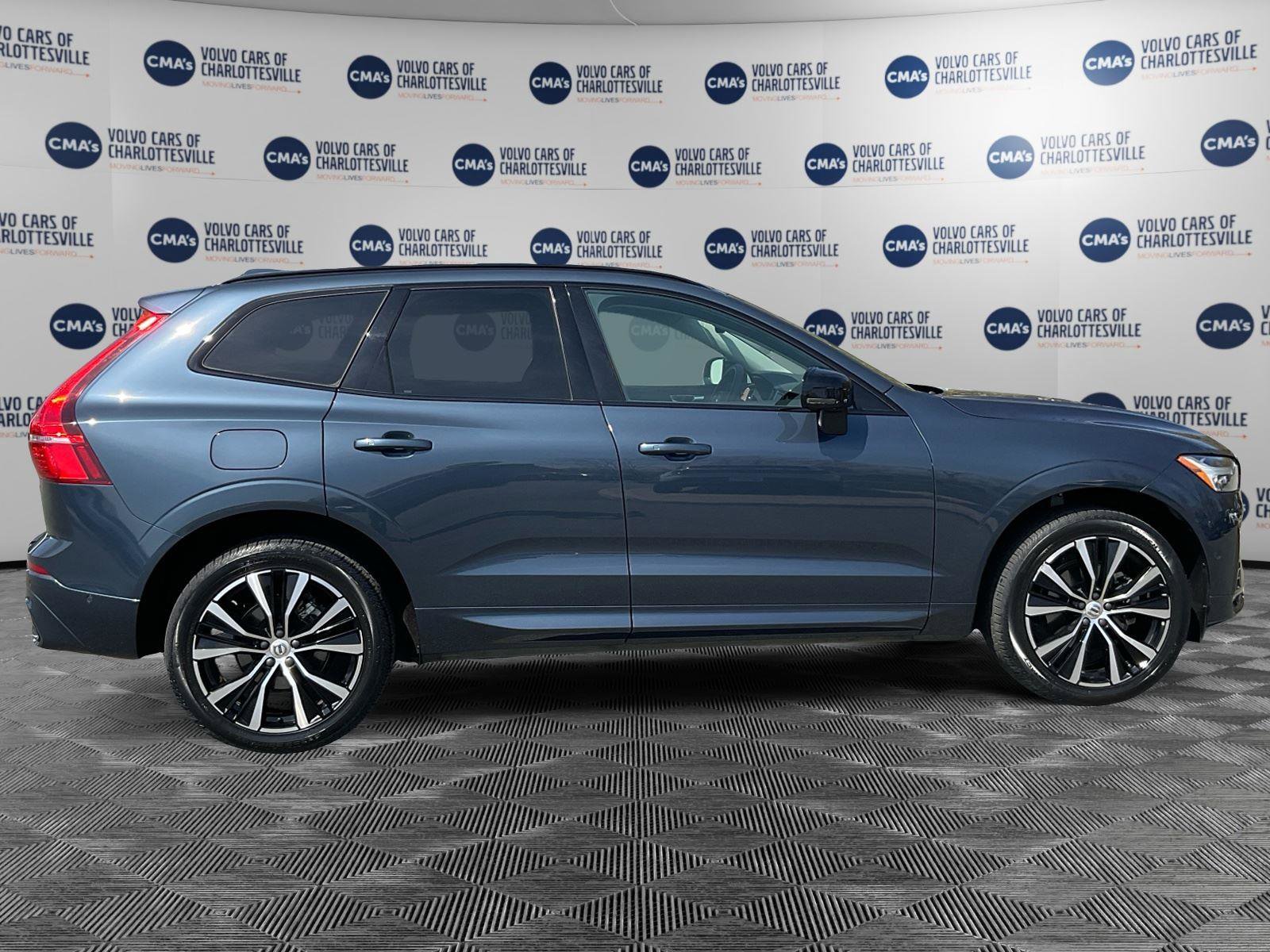 Used 2024 Volvo XC60 B5 Plus image 6