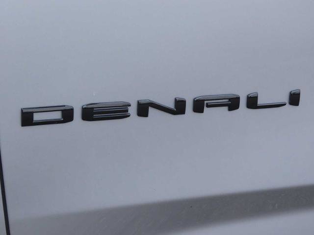 Used 2023 GMC Yukon XL Denali w/ Denali Reserve Package image 12