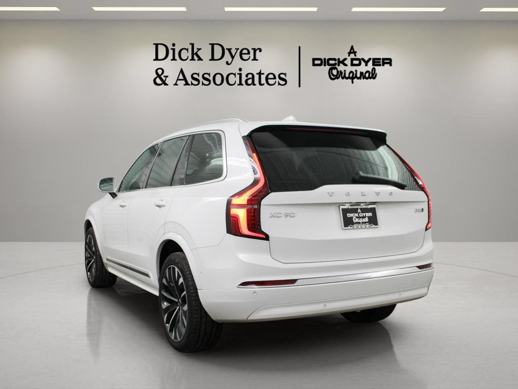 Certified 2025 Volvo XC90 B5 Ultra AWD/4WD image 9