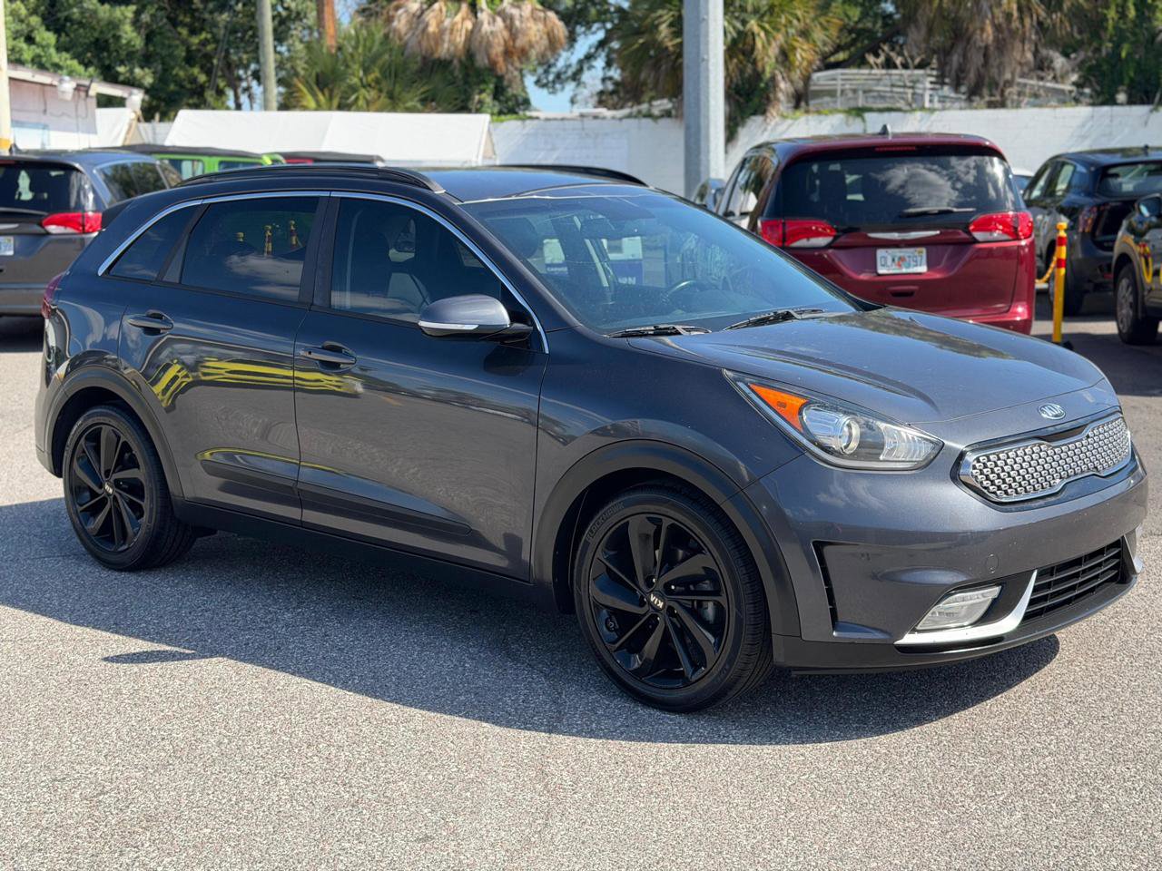 Used 2018 Kia Niro EX w/ EX Touring Graphite Edition FWD image 2