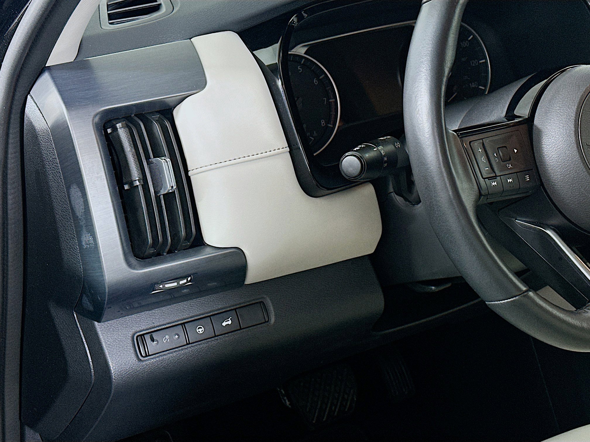 Used 2023 Nissan Pathfinder SL image 17