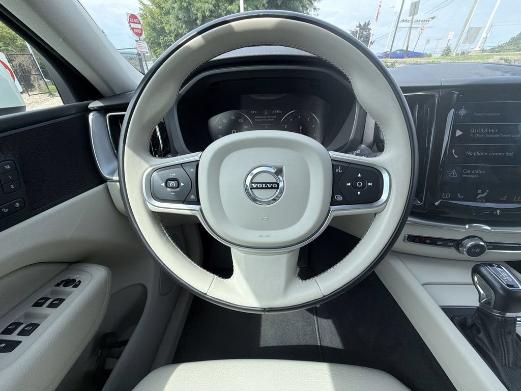 Used 2018 Volvo XC60 T6 Momentum w/ Advanced Package AWD/4WD image 23