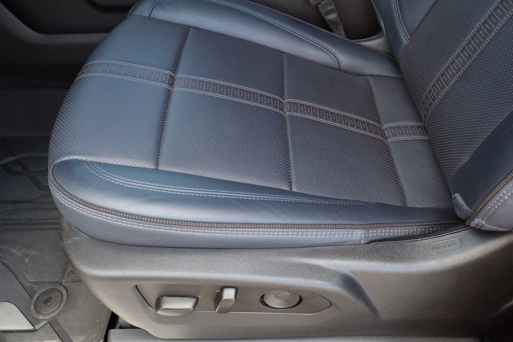 Used 2023 Chevrolet Silverado 1500 High Country w/ High Country Premium Package AWD/4WD image 22