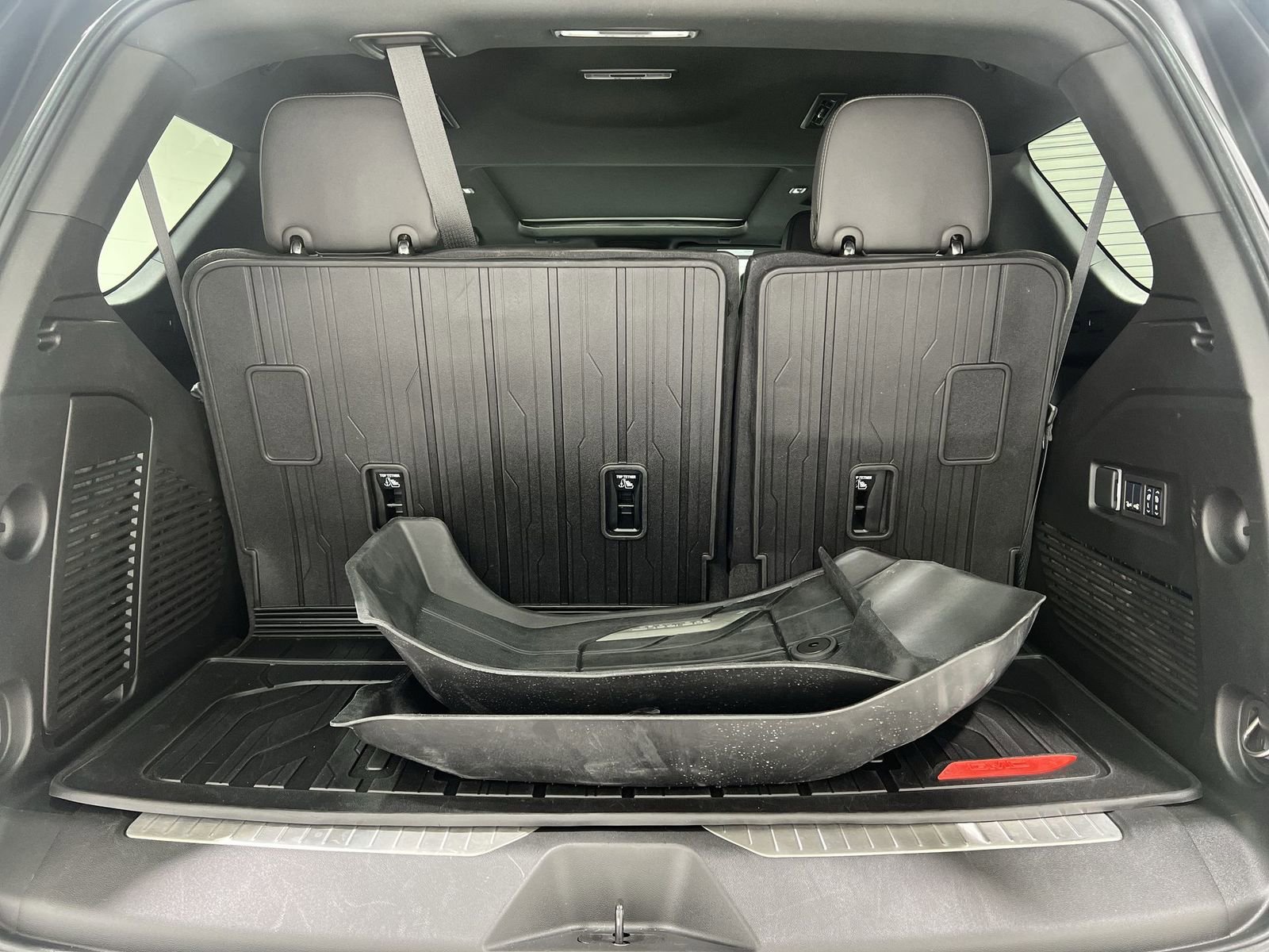 Used 2024 Chevrolet Tahoe High Country image 25