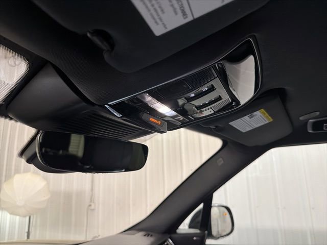 Used 2023 Land Rover Range Rover Long Wheelbase SE image 39