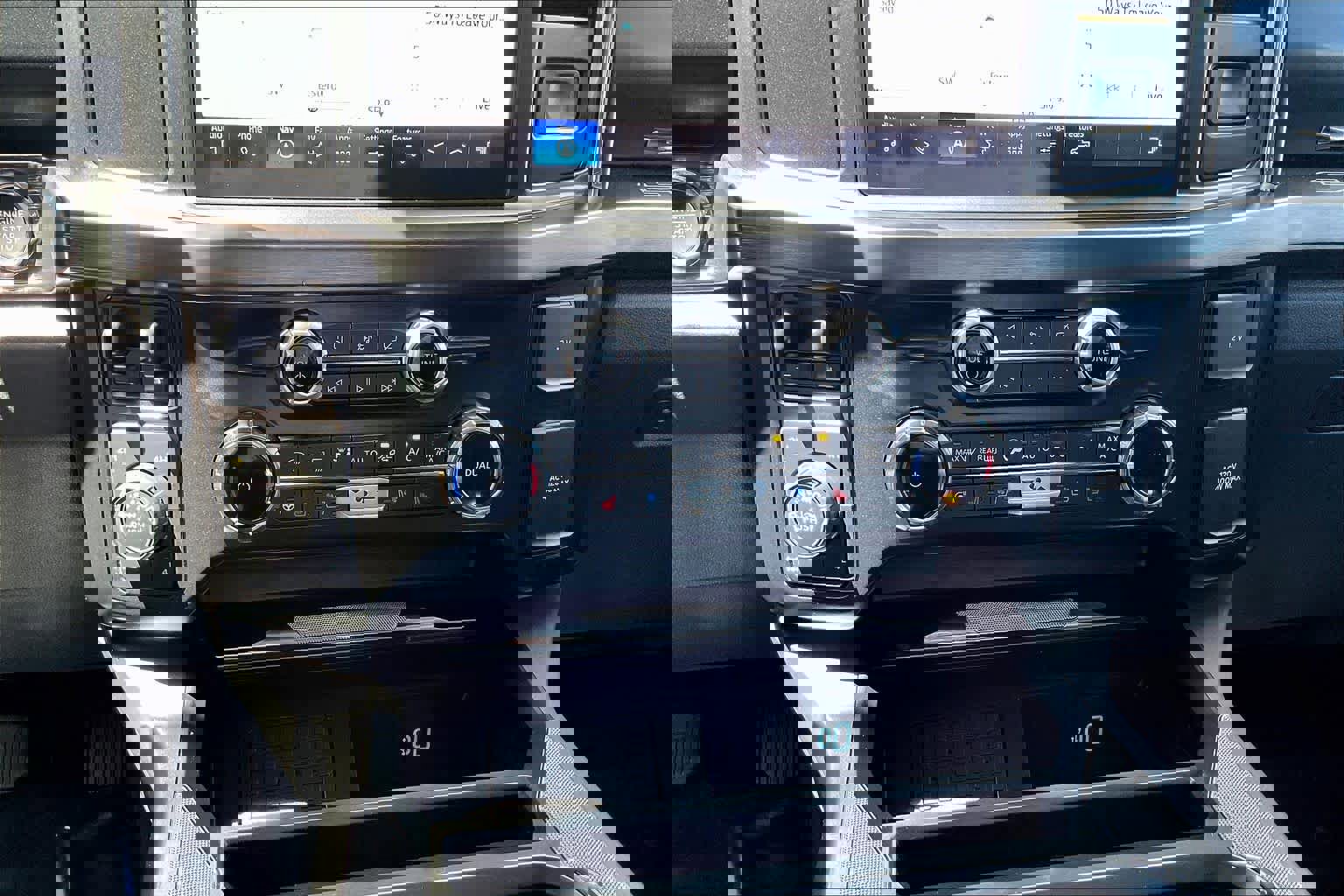 Used 2024 Ford F250 Lariat w/ Tremor Off-Road Package image 31