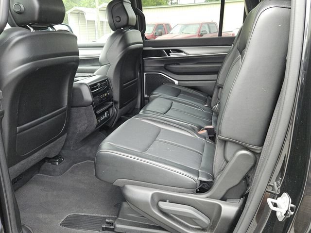 Used 2025 Jeep Wagoneer 4WD image 11
