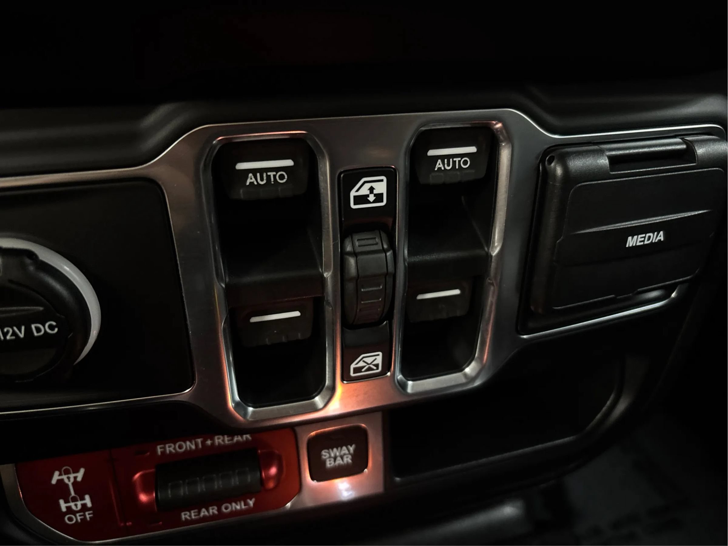 Used 2019 Jeep Wrangler Unlimited Rubicon w/ LED Lighting Group AWD/4WD image 40