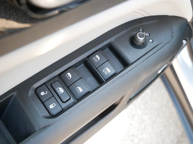 Used 2022 Jeep Compass Limited w/ Sun and Sound Group AWD/4WD image 13