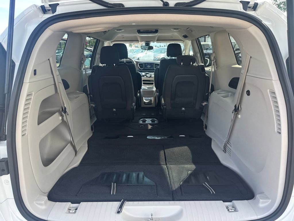 Used 2018 Chrysler Pacifica Touring Plus w/ Tire & Wheel Group FWD image 22