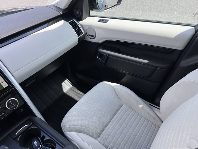 Used 2024 Land Rover Discovery S AWD/4WD image 16