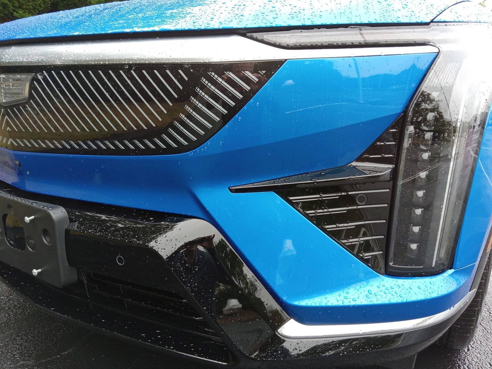 New 2025 Cadillac Optiq Luxury 2 w/ LPO, ONYX Package image 6