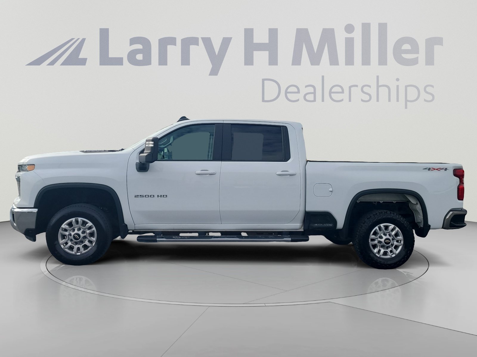 Used 2025 Chevrolet Silverado 2500 LT w/ Convenience Package AWD/4WD image 2