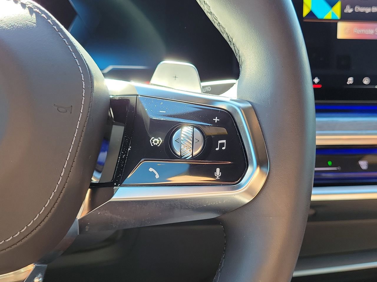 Used 2024 BMW 760i xDrive image 32