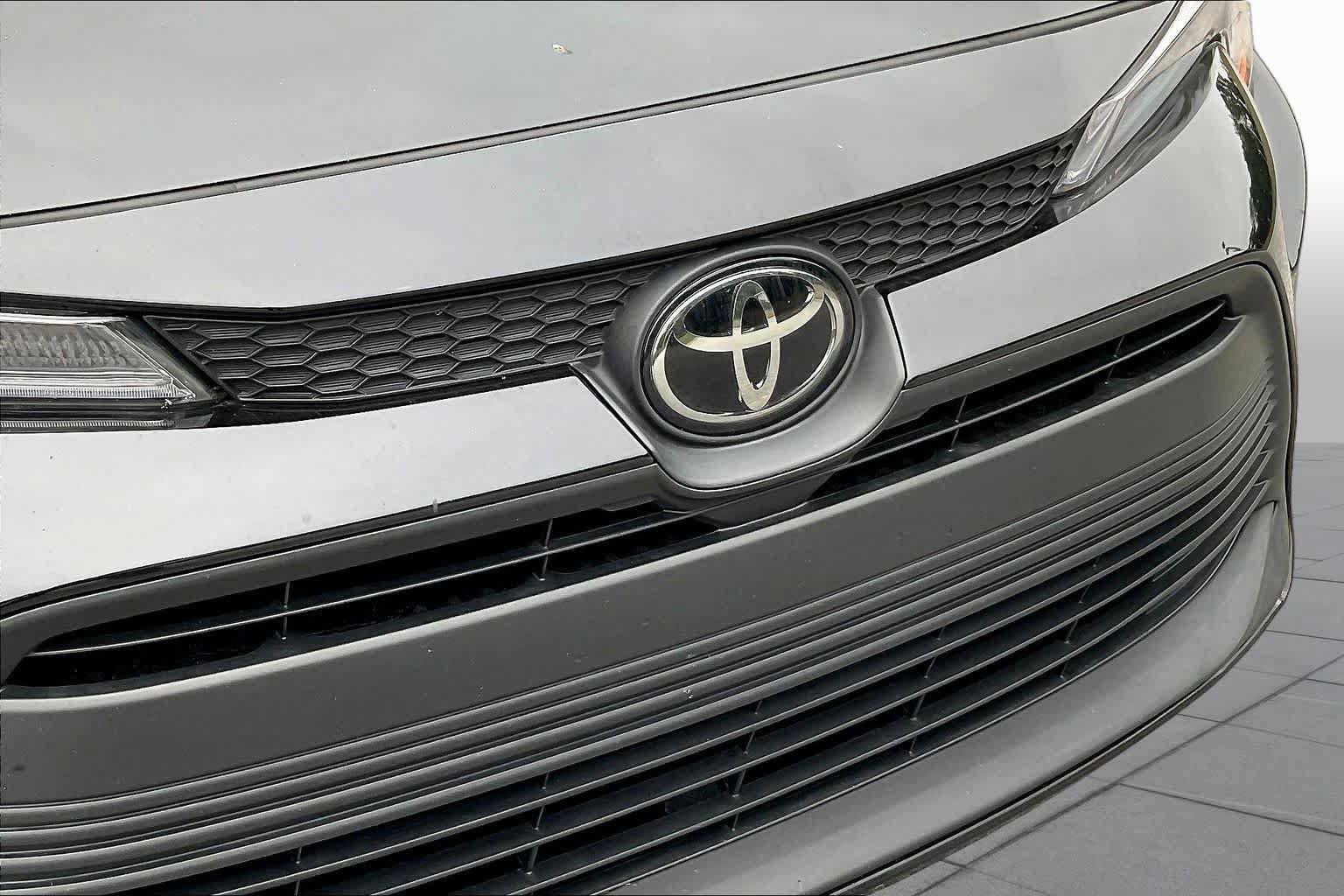Used 2024 Toyota Corolla LE FWD image 28