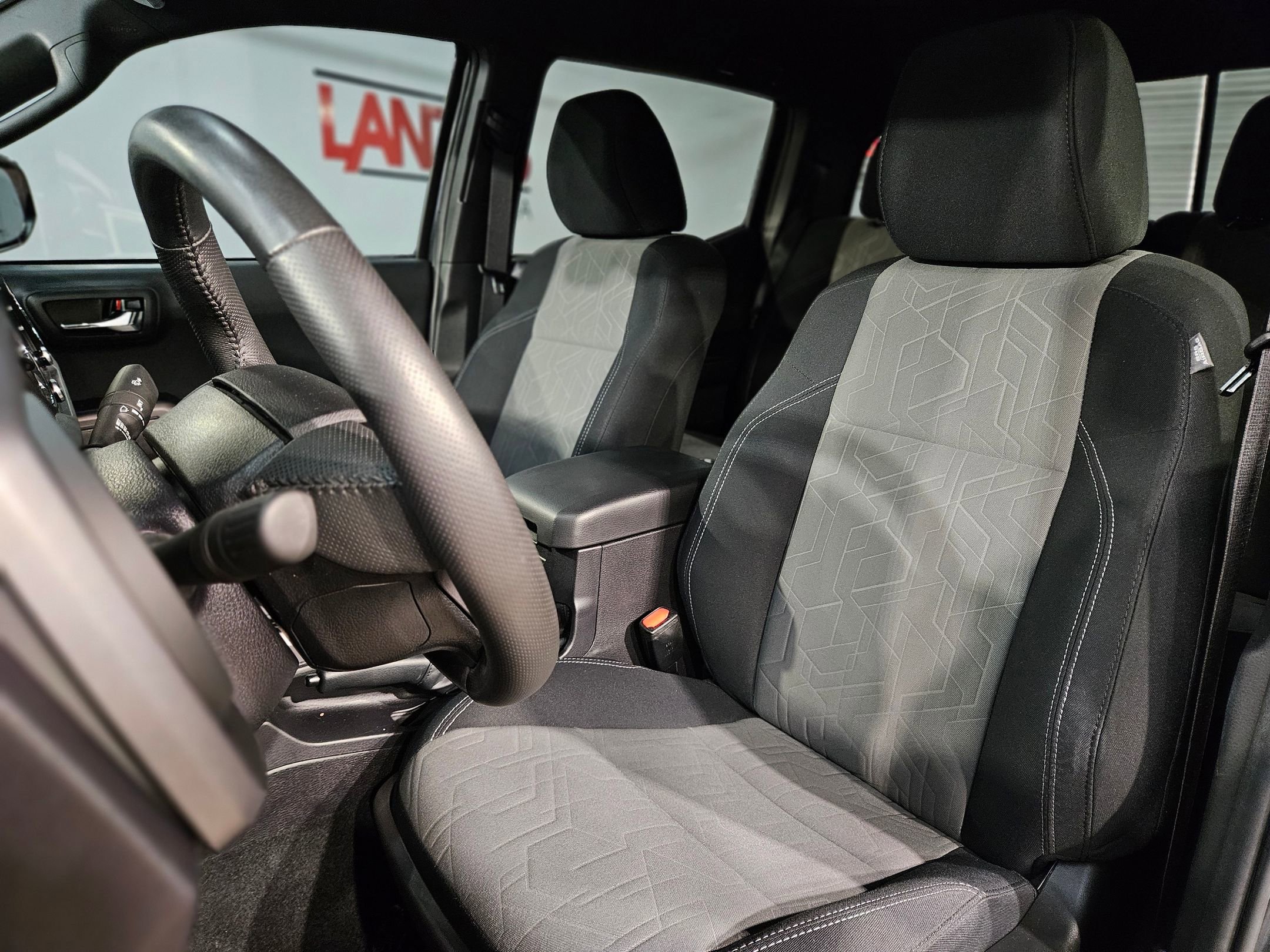 Used 2022 Toyota Tacoma TRD Sport image 24