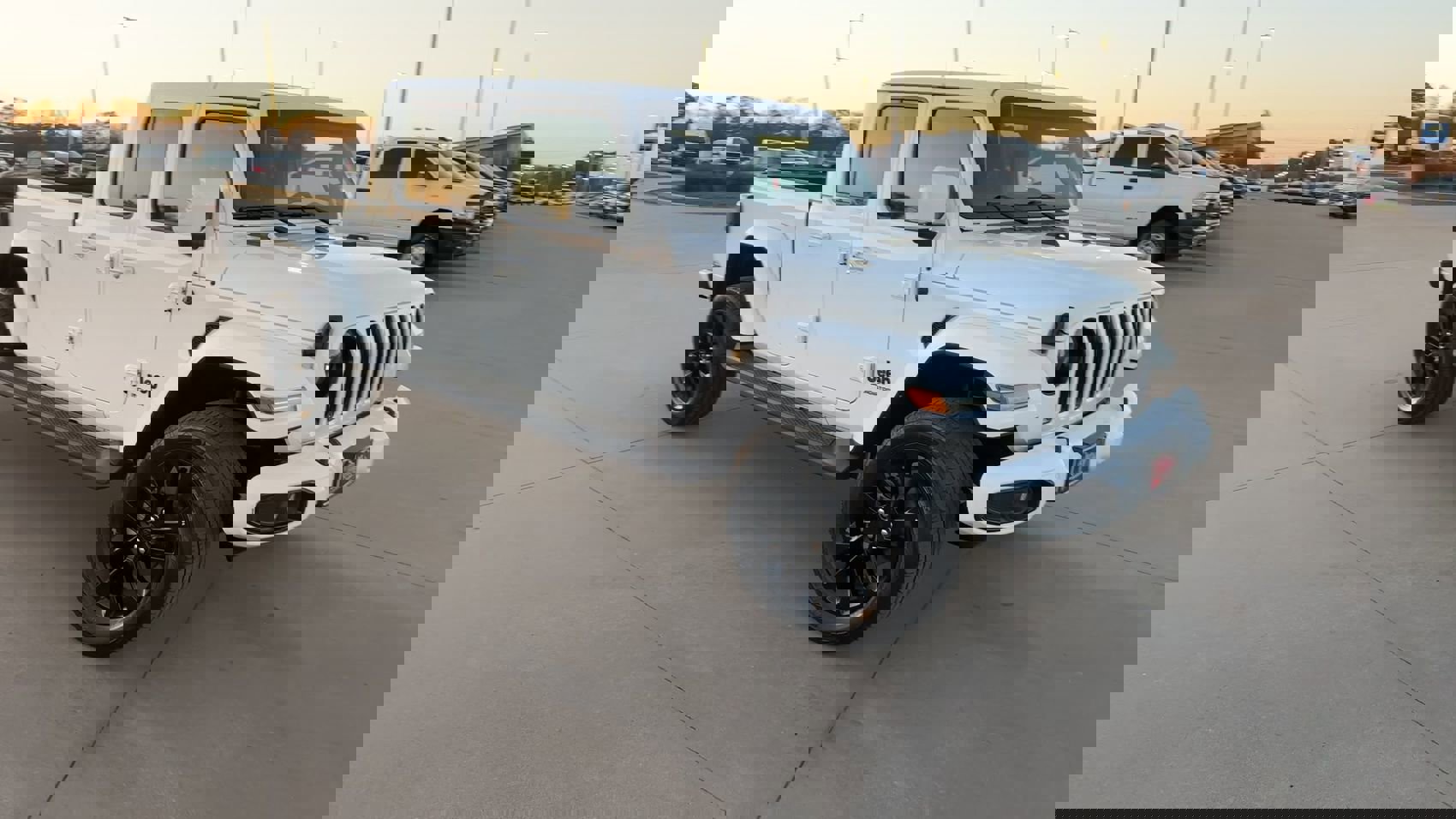 Used 2023 Jeep Gladiator Overland image 3