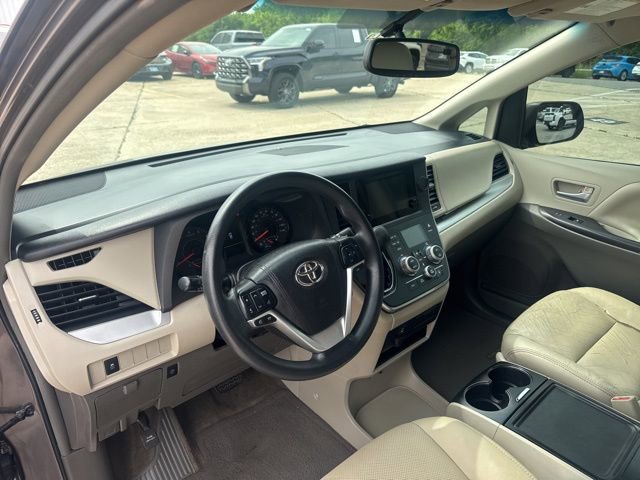 Used 2015 Toyota Sienna LE FWD image 37