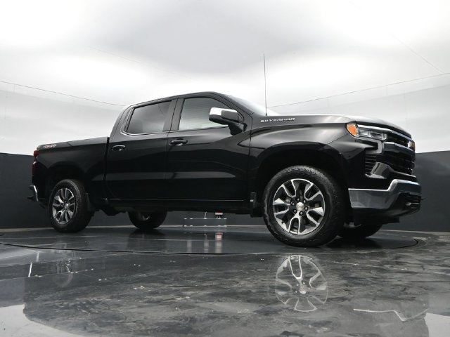 Used 2024 Chevrolet Silverado 1500 LT AWD/4WD image 42