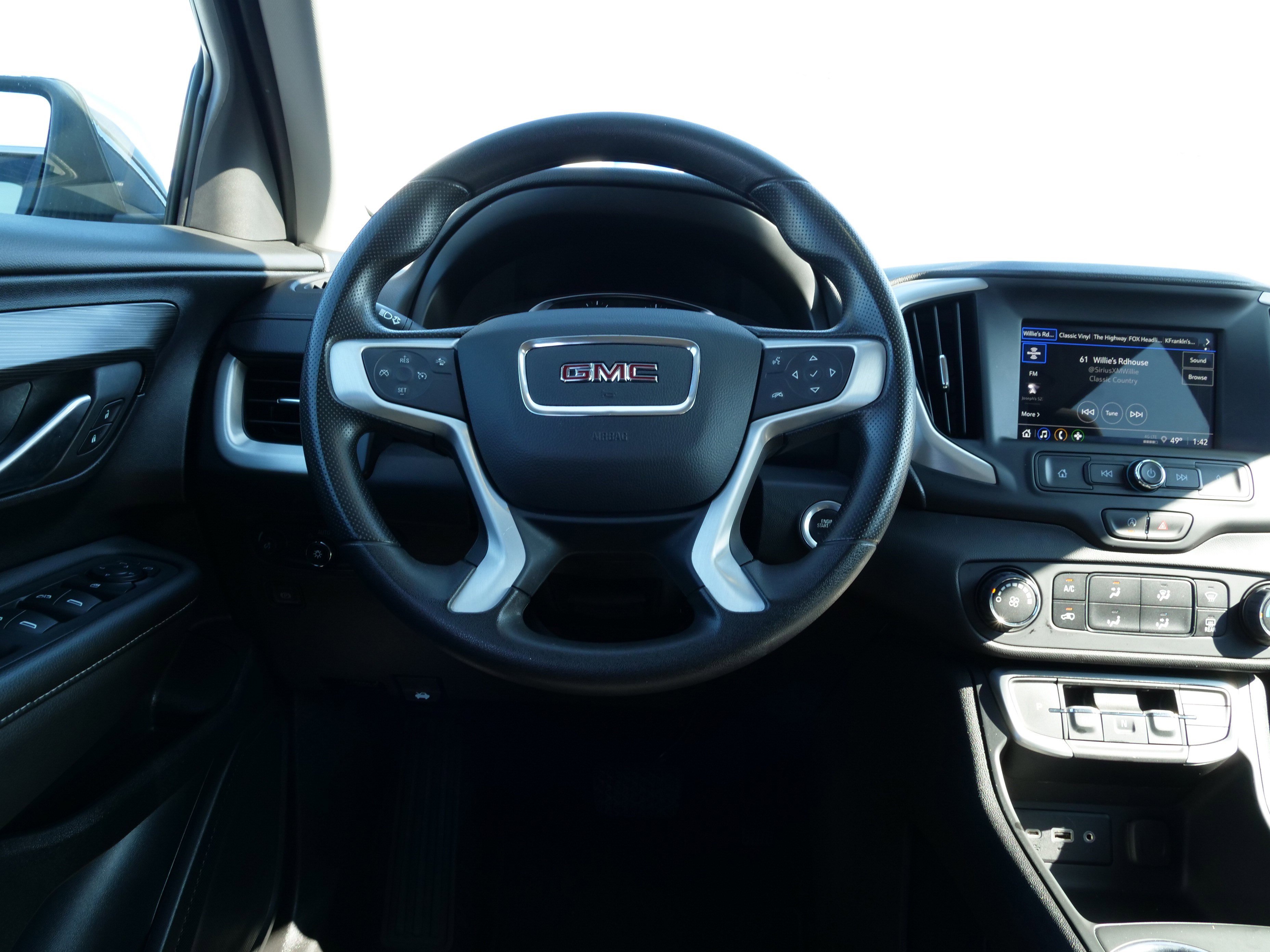 Used 2024 GMC Terrain SLE image 18