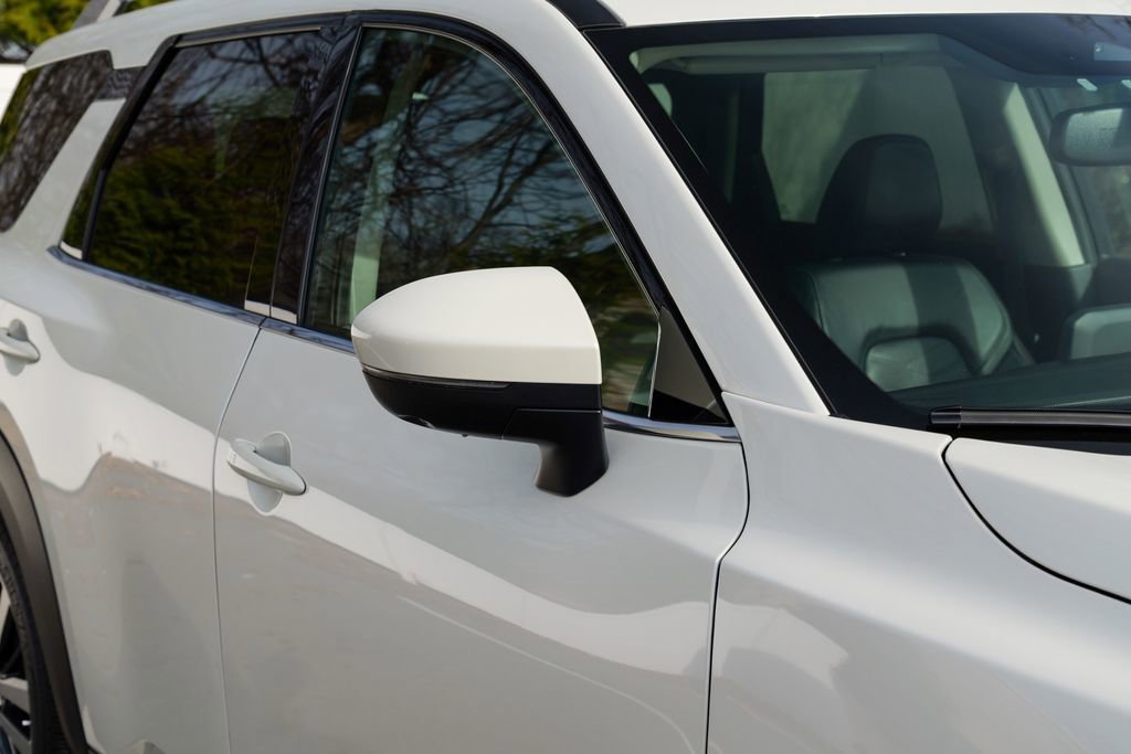 Used 2022 Nissan Pathfinder Platinum w/ Cargo Package image 10