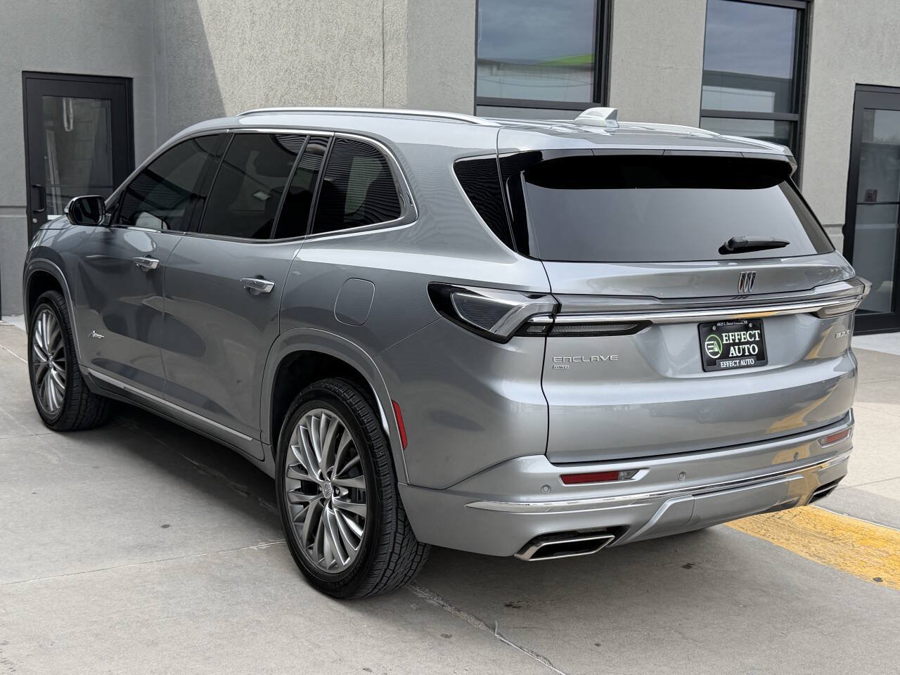 Used 2025 Buick Enclave Avenir w/ Trailering Package, 5000 lbs. AWD/4WD image 8