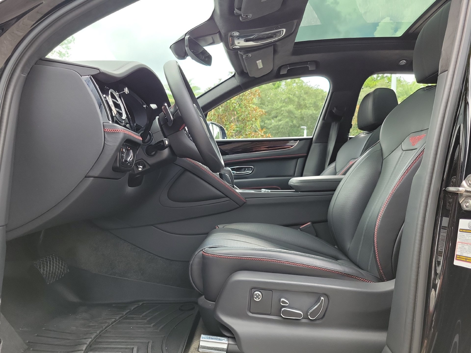 Certified 2023 Bentley Bentayga AWD/4WD image 33
