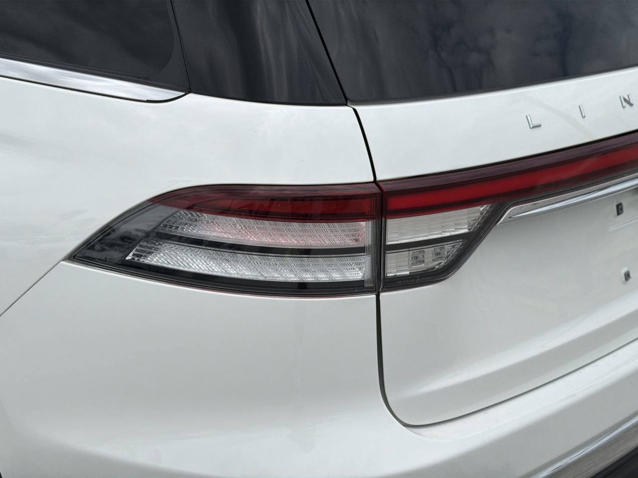Used 2022 Lincoln Aviator Reserve w/ Equipment Group 201A RWD image 7
