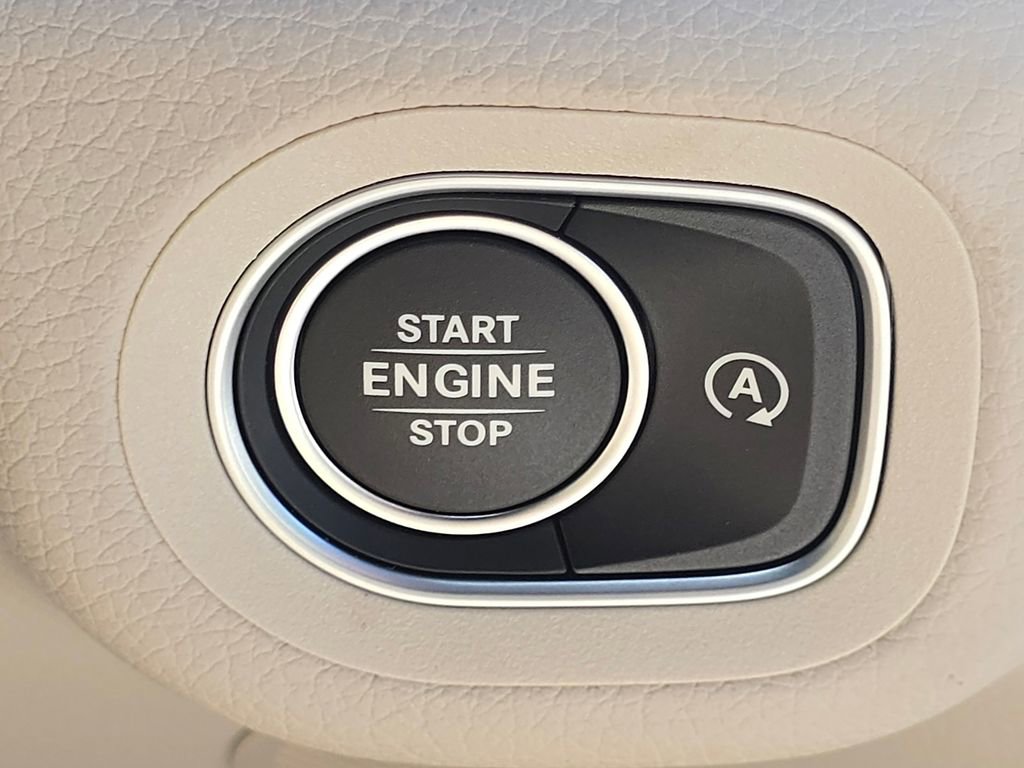 Used 2025 Mercedes-Benz GLS 450 4MATIC image 38