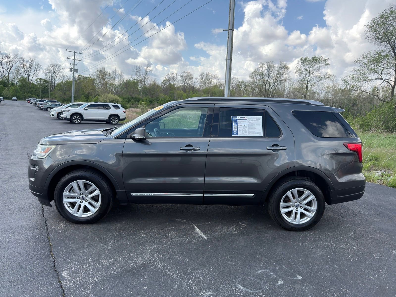 Used 2019 Ford Explorer XLT w/ Equipment Group 202A AWD/4WD image 3