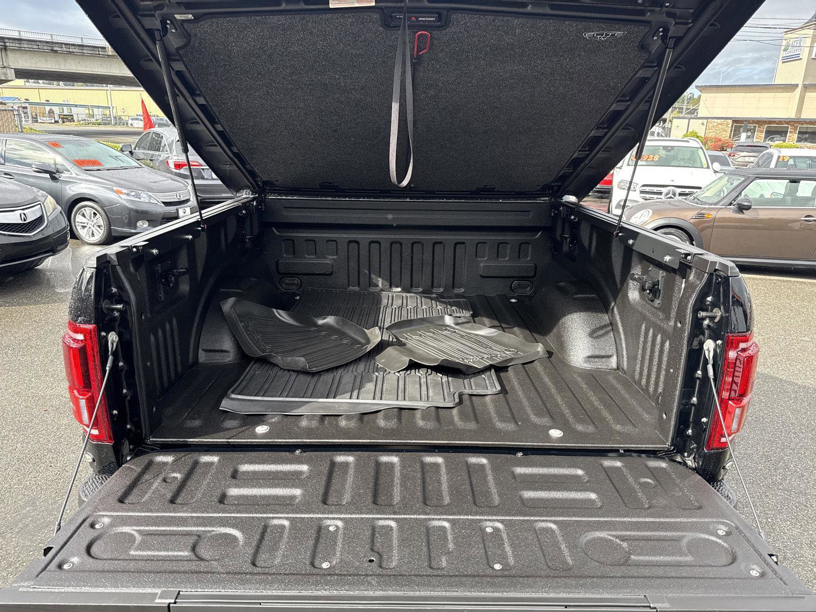 Used 2018 Ford F150 Raptor w/ Equipment Group 802A Luxury image 16