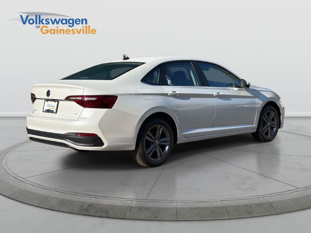 Certified 2023 Volkswagen Jetta SE FWD image 4
