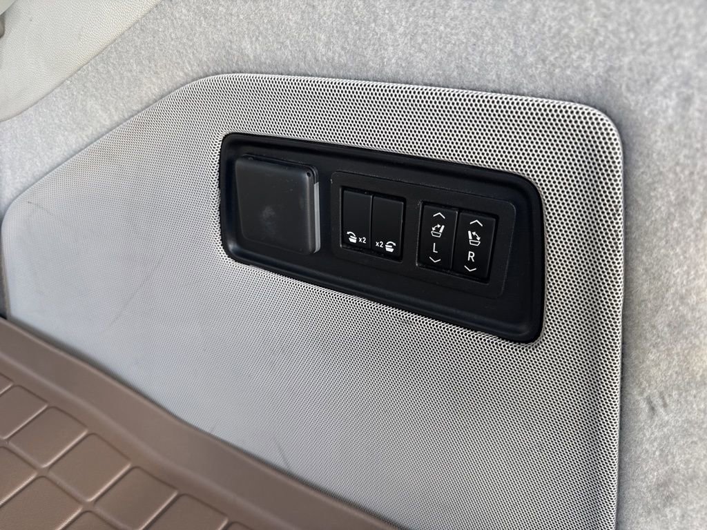 Used 2021 Cadillac Escalade Premium Luxury Platinum AWD/4WD image 19