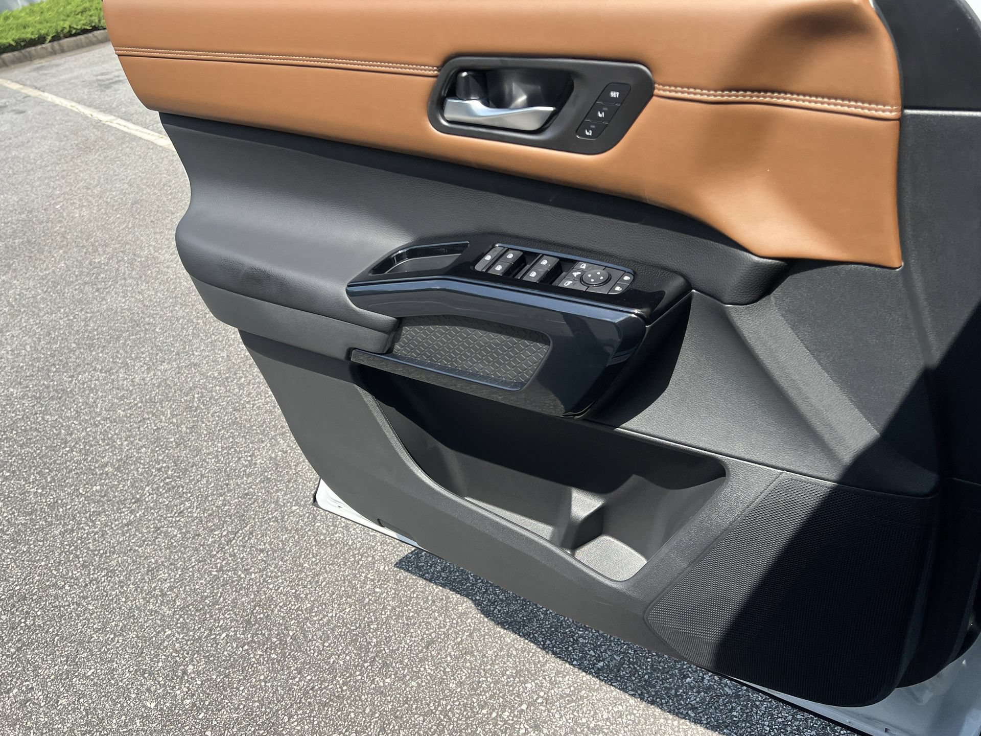New 2026 Nissan Pathfinder Platinum FWD image 16