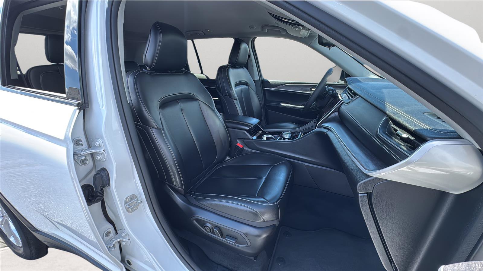 Certified 2023 Jeep Grand Cherokee Limited AWD/4WD image 21