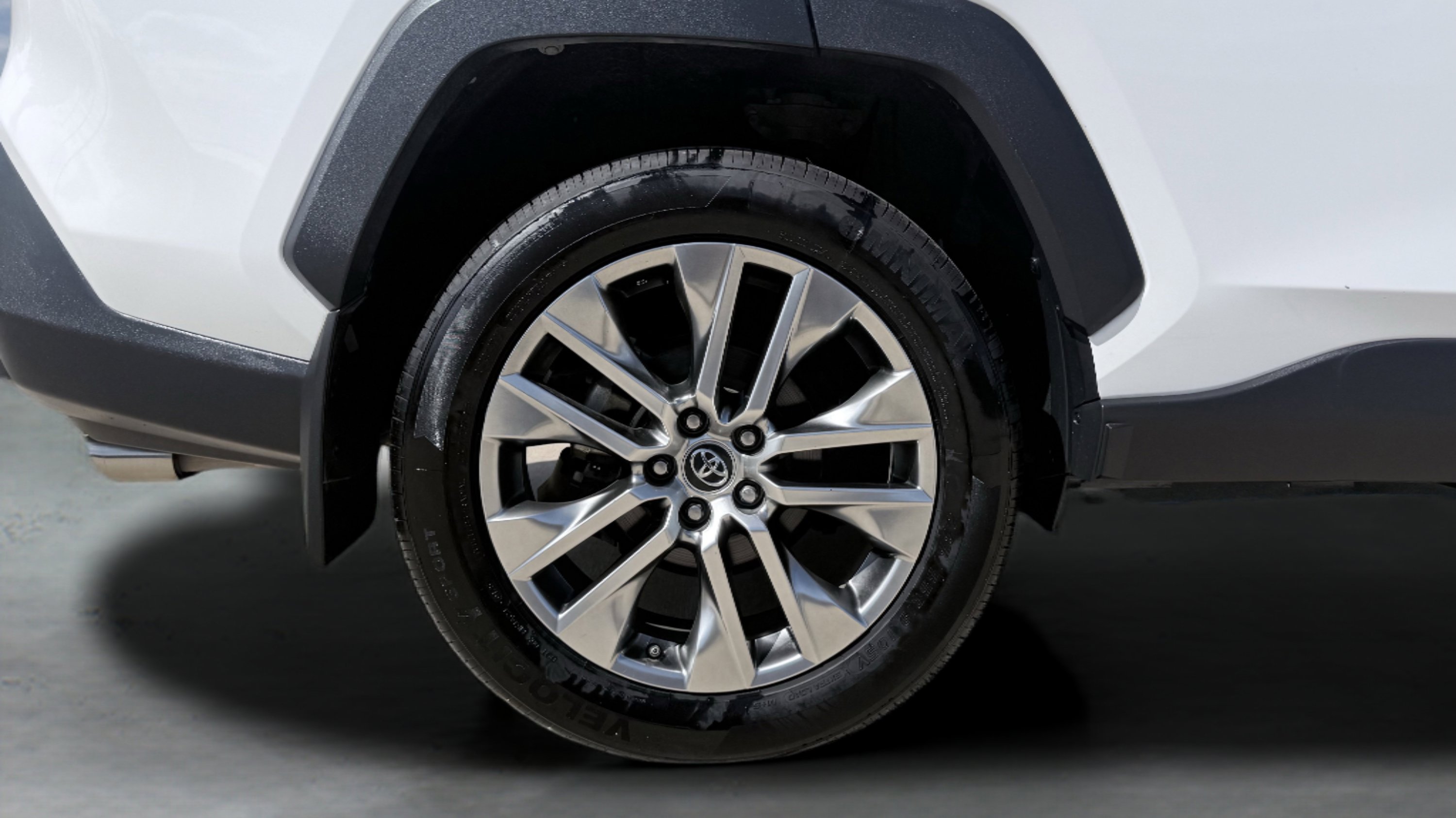 Used 2019 Toyota RAV4 XLE Premium image 10